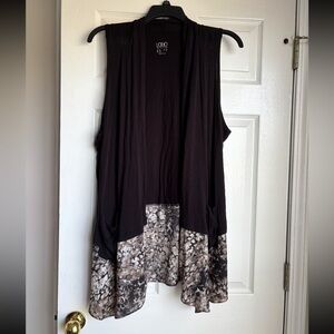 LOGO by Lori Goldstein Black Graphic Logo Tee